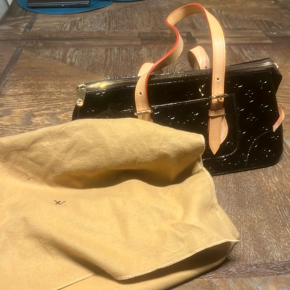 Beautiful vintage Louis Vuitton bag dark brown used few times.